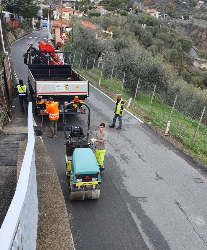 Sanremo: sistemata la salita delle opere parrocchiali di San Giacomo (foto) Sanremo: sistemata la salita delle opere parrocchiali di San Giacomo (foto)