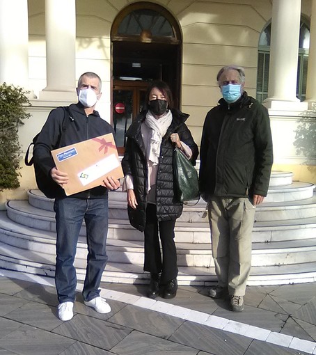 La 'Società della Cura' consegna il Dono di Natale alla Provincia di Imperia (Foto) La 'Società della Cura' consegna il Dono di Natale alla Provincia di Imperia (Foto)