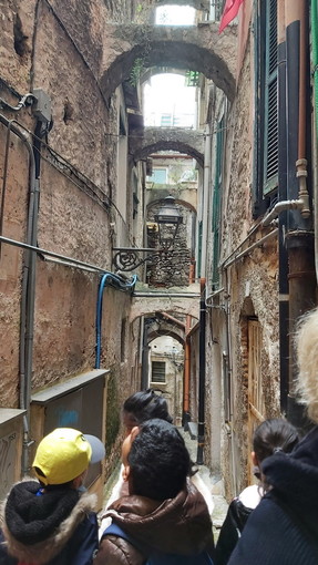Sanremo: visite guidate degli studenti della Primaria di 'Borgo Rodari' nella Pigna (Foto)