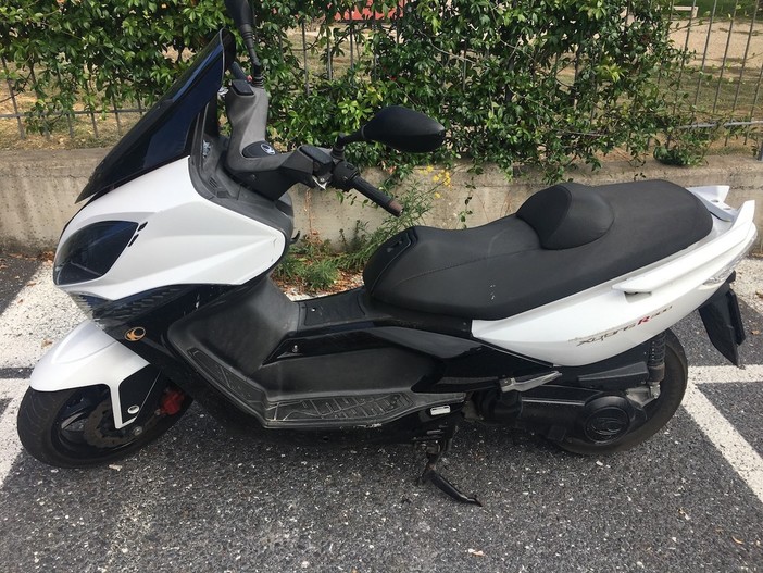 Lo scooter danneggiato Lo scooter danneggiato