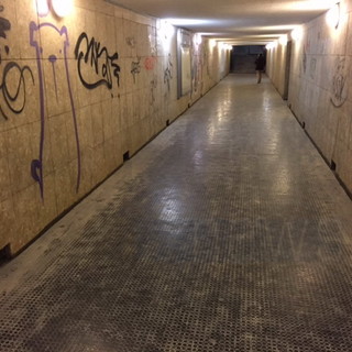 Imperia: un lettore "Il tunnel della stazione di Oneglia ha bisogno di una seria pulita!"