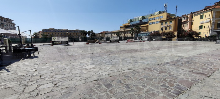 Sanremo: terminata la demolizione sul solettone di piazza Colombo, quale futuro per la zona? (Foto) Sanremo: terminata la demolizione sul solettone di piazza Colombo, quale futuro per la zona? (Foto)
