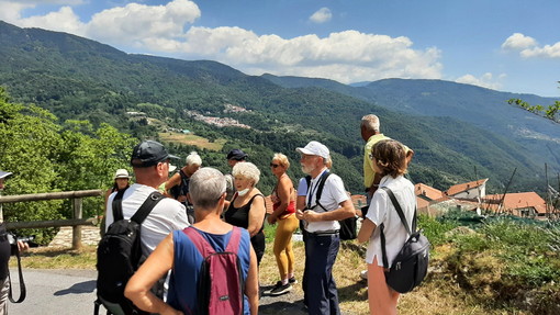 Sciacarée a Pigna: trekking a piedi e in bici, corsi base di MTB, festa della lavanda Sciacarée a Pigna: trekking a piedi e in bici, corsi base di MTB, festa della lavanda