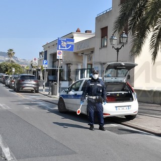 Coronavirus: nel weekend due multe ad altrettanti commercianti aperti a Ventimiglia ed una villeggiante torinese a Sanremo Coronavirus: nel weekend due multe ad altrettanti commercianti aperti a Ventimiglia ed una villeggiante torinese a Sanremo