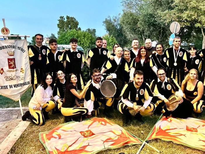 Sbandieratori e Musici Città di Ventimiglia volano a Città della Pieve per i campionati italiani della LIS (Foto) Sbandieratori e Musici Città di Ventimiglia volano a Città della Pieve per i campionati italiani della LIS (Foto)