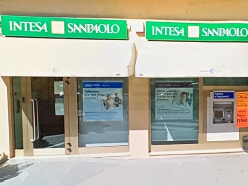 Pigna: la San Paolo chiude sportello e Bancomat, il Sindaco Trutalli "Abbiamo dato la nostra disponibilità ma la banca non ci sente" Pigna: la San Paolo chiude sportello e Bancomat, il Sindaco Trutalli "Abbiamo dato la nostra disponibilità ma la banca non ci sente"