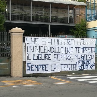 Crollo del ponte sul Polcevera: uno striscione dei tifosi della Sanremese appeso allo stadio 'Comunale' (Foto) Crollo del ponte sul Polcevera: uno striscione dei tifosi della Sanremese appeso allo stadio 'Comunale' (Foto)