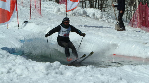 In arrivo la neve sul basso Piemonte ma intanto con quella artificiale aprono nuove piste nel Mondolè