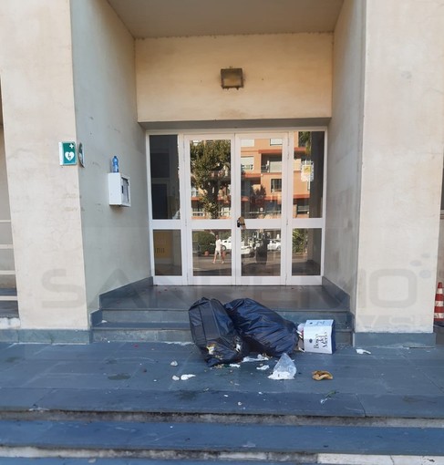 Ventimiglia: grazie alla videosorveglianza, identificato l'autore dell’abbandono di rifiuti davanti al Comune