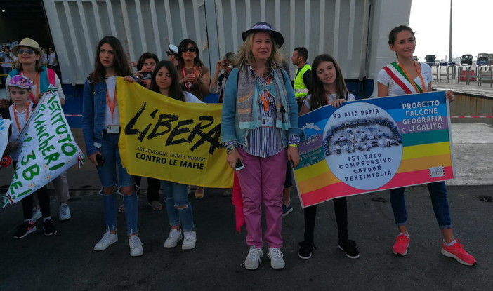 Palermo: gli studenti ventimigliesi vincitori di 'Angeli custodi' oggi in Sicilia per la manifestazione contro le mafie Palermo: gli studenti ventimigliesi vincitori di 'Angeli custodi' oggi in Sicilia per la manifestazione contro le mafie