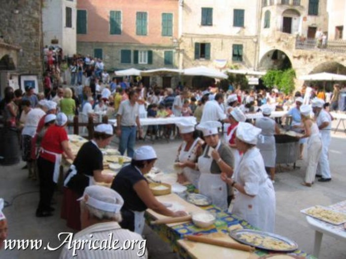 Apricale: domenica prossima, appuntamento con la 55° edizione della tradizionale Sagra della Pansarola e Zabaione.