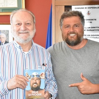 Steve Stievenart con il sindaco di Ospedaletti Daniele Cimiotti Steve Stievenart con il sindaco di Ospedaletti Daniele Cimiotti