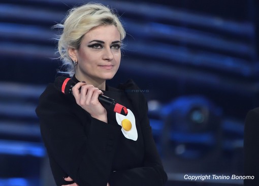 Sanremo 2022, Maurizio Acerbo: "Grazie a la Rappresentante di Lista per il pugno chiuso" Sanremo 2022, Maurizio Acerbo: "Grazie a la Rappresentante di Lista per il pugno chiuso"