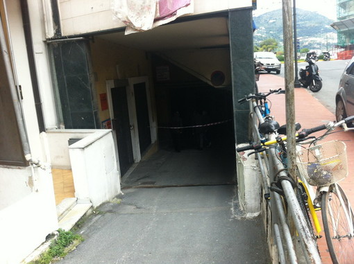 Ventimiglia: donna 40enne si uccide gettandosi dal tetto di una palazzina in via Aprosio Ventimiglia: donna 40enne si uccide gettandosi dal tetto di una palazzina in via Aprosio