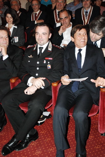 Gianni Morandi ieri con il Cap. Daniele Credidio Gianni Morandi ieri con il Cap. Daniele Credidio