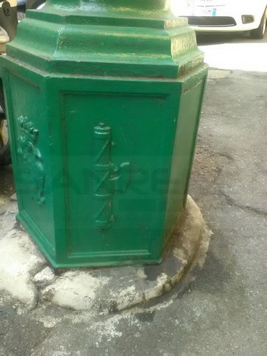 Sanremo: simboli del 'fascio' sui lampioni di via Vesco, oltre allo stadio 'Comunale' sarebbero 'unici' Sanremo: simboli del 'fascio' sui lampioni di via Vesco, oltre allo stadio 'Comunale' sarebbero 'unici'