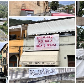No alla diga e agli invasi, striscioni in tutta Badalucco per la protesta di venerdì (Foto)