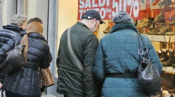 #iomiricordo Esattamente un anno fa: caccia ai saldi, bagarre tra piccoli e grandi commercianti #iomiricordo Esattamente un anno fa: caccia ai saldi, bagarre tra piccoli e grandi commercianti