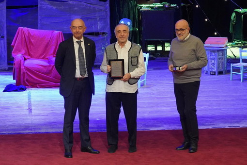 Sanremo: successo per 'La vita davanti a sè' e per Silvio Orlando al Casinò, Teatro dell'Opera stracolmo di pubblico (Foto) Sanremo: successo per 'La vita davanti a sè' e per Silvio Orlando al Casinò, Teatro dell'Opera stracolmo di pubblico (Foto)