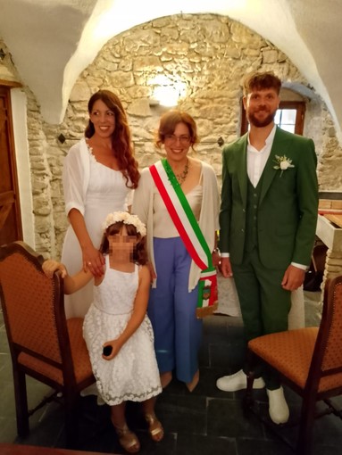 Matrimonio tra arte e storia, Stefania e Virgile sposi a Vallecrosia Alta Matrimonio tra arte e storia, Stefania e Virgile sposi a Vallecrosia Alta