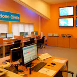 Protezione Civile: Toti "La macchina sta funzionando", per Savona e Genova possibile rinvio delle scuole Protezione Civile: Toti "La macchina sta funzionando", per Savona e Genova possibile rinvio delle scuole