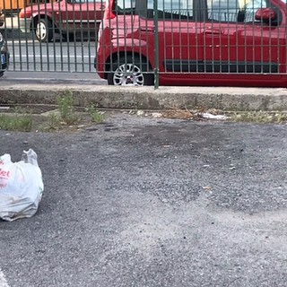 Ventimiglia: scarsa pulizia al parcheggio della palestra ex Gil, la protesta e le foto di un lettore Ventimiglia: scarsa pulizia al parcheggio della palestra ex Gil, la protesta e le foto di un lettore