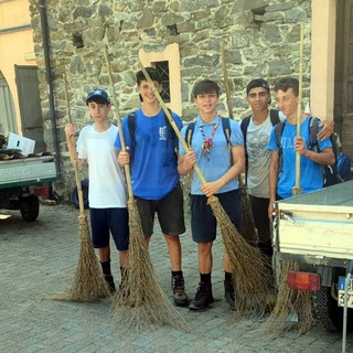 Montalto Carpasio: ieri i giovani 'Scout Tabya 100' si sono 'armati' di scope per pulire i due borghi (Foto) Montalto Carpasio: ieri i giovani 'Scout Tabya 100' si sono 'armati' di scope per pulire i due borghi (Foto)
