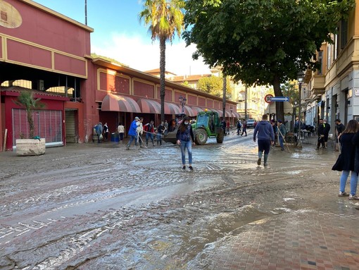 Confesercenti commenta la situazione a Ventimiglia: "La città è stata colpita al cuore" Confesercenti commenta la situazione a Ventimiglia: "La città è stata colpita al cuore"