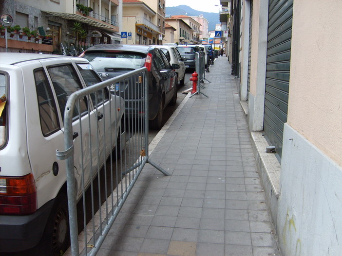 Sanremo, un lettore: "ecco le transenne per la 'Milano Sanremo!'" Sanremo, un lettore: "ecco le transenne per la 'Milano Sanremo!'"