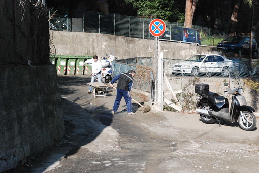 Sanremo: fango e pericoli sulla strada, monta la protesta in strada Borgo Ponente Sanremo: fango e pericoli sulla strada, monta la protesta in strada Borgo Ponente