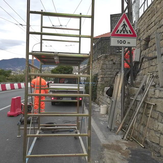 I lavori sui sensori del muro di via Duca D'Aosta