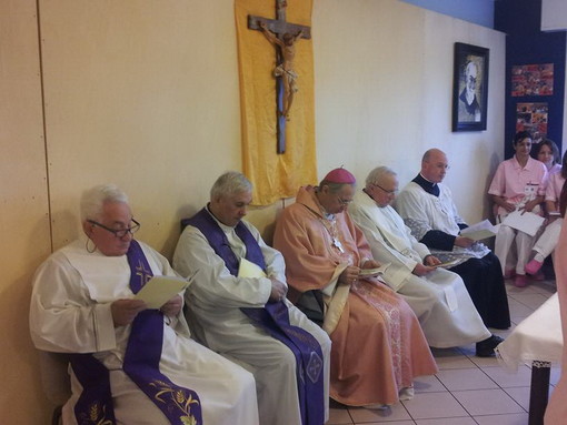 Casa Rachele a Vallecrosia: celebrata la Santa Messa di preparazione al Natale, oggi scambio di auguri