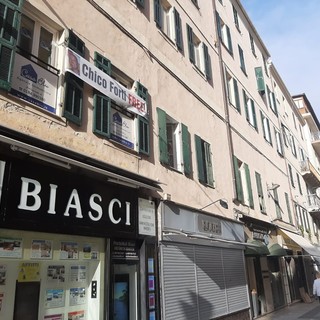 Lo striscione in via Matteotti