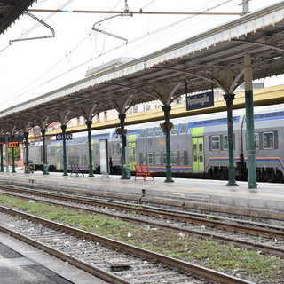 Tuoni e lampi, il maltempo crea disagi alla stazione di Ventimiglia: circolazione ferroviaria sospesa (Foto)