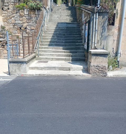 Sanremo: asfalti rifatti in via Borea a via Pascoli, lettore chiede la segnaletica stradale orizzontale Sanremo: asfalti rifatti in via Borea a via Pascoli, lettore chiede la segnaletica stradale orizzontale