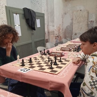 Nove ragazzi dell'istituto comprensivo di Bordighera al torneo semilampo di scacchi a Sanremo (Foto) Nove ragazzi dell'istituto comprensivo di Bordighera al torneo semilampo di scacchi a Sanremo (Foto)