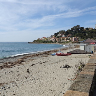 Sanremo, revocato il divieto di balneazione tra via Al Mare e la foce dell’Armea Sanremo, revocato il divieto di balneazione tra via Al Mare e la foce dell’Armea