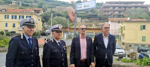 Sanremo: risistemate le targhe di strada Marco Gavino, oggi la piccola cerimonia con il Sindaco (Foto) Sanremo: risistemate le targhe di strada Marco Gavino, oggi la piccola cerimonia con il Sindaco (Foto)
