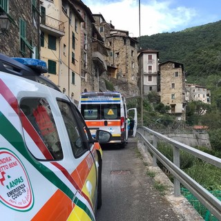 Pigna: donna 77enne cade dalle scale e rimane bloccata a Buggio, soccorsa da 118 e Croce Azzurra (Foto)
