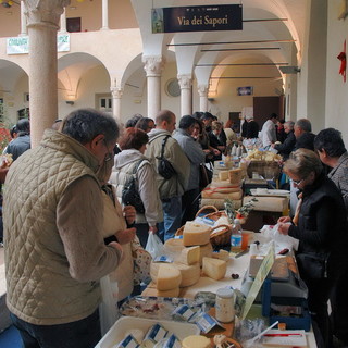 Mostra dei fiori di Sanremo al Salone Agroalimentare Ligure fino a domenica a Finale