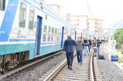 Vallecrosia: 80enne e il suo cane morti sotto il treno, indagini in corso e circolazione ferroviaria ripresa