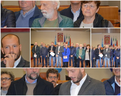 Ventimiglia: tutti i Sindaci del comprensorio intemelio si stringono intorno al collega Enrico Ioculano (Foto e Video) Ventimiglia: tutti i Sindaci del comprensorio intemelio si stringono intorno al collega Enrico Ioculano (Foto e Video)