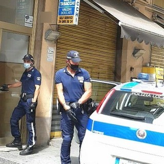 Sanremo: anziano solo in casa e situazione igienica precaria, intervento della Polizia Municipale (Foto) Sanremo: anziano solo in casa e situazione igienica precaria, intervento della Polizia Municipale (Foto)