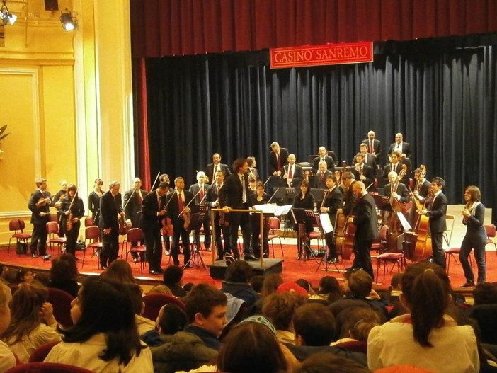 Entusiasmante incontro tra l'Orchestra Sinfonica di Sanremo ed i giovani studenti di Sanremo