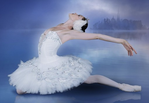 Al Teatro Ariston di Sanremo va in scena “Il lago dei cigni” di Čajkovskij Al Teatro Ariston di Sanremo va in scena “Il lago dei cigni” di Čajkovskij