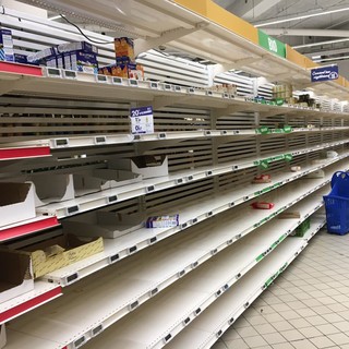 Il Coronavirus si fa sentire nel Principato di Monaco: al Carrefour di Fontvieille si sfiora la psicosi e l’Opéra cancella lo spettacolo in cartellone Il Coronavirus si fa sentire nel Principato di Monaco: al Carrefour di Fontvieille si sfiora la psicosi e l’Opéra cancella lo spettacolo in cartellone