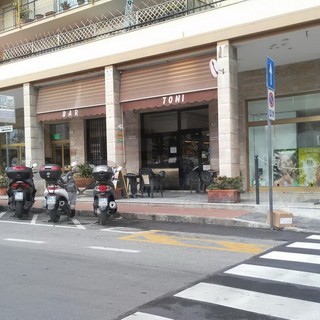 Imperia: strisce pedonali realizzate sullo spazio parcheggio riservato ai disabili (Foto)