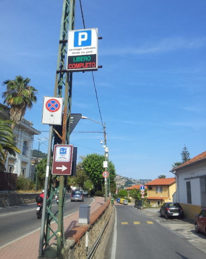 Sanremo: in attesa della prossima domenica 'bestiale' ai 'Tre Ponti' ecco la presa in giro del cartello con il 'parcheggio custodito'