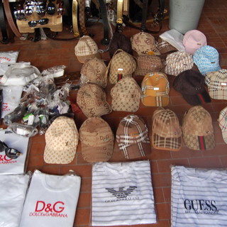 Sanremo: griffes fasulle, secondo sequestro oggi della Polizia Municipale