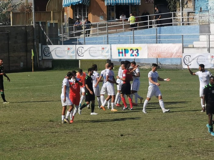 Sanremese, altro pari amaro al 'Comunale': la Castanese resiste in 10 e strappa un punto (1-1) Sanremese, altro pari amaro al 'Comunale': la Castanese resiste in 10 e strappa un punto (1-1)